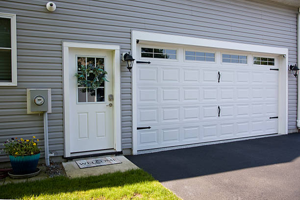 24/7 Emergency Garage Door Panel Replacement experts in Beachwood, OH